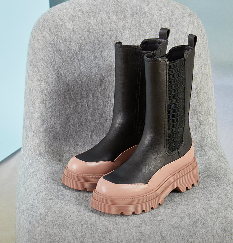 Hohe Rubber Boots mit rosa Sohle
