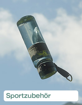 Wasserflasche in der Luft